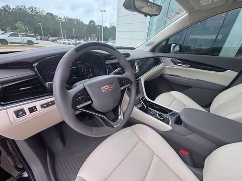 Used 2023 Cadillac XT6 Premium Luxury w/ Technology Package FWD image 13