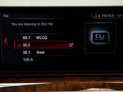 Used 2017 BMW 540i xDrive w/ Premium Package image 33