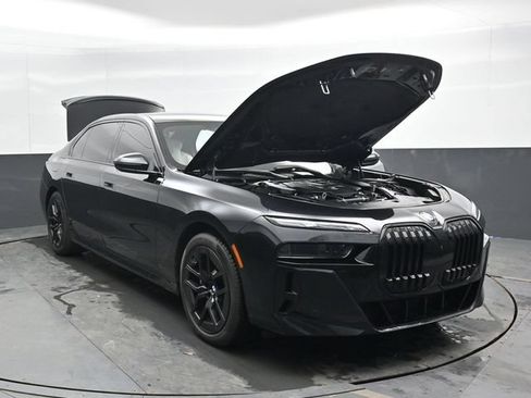 Used 2023 BMW 760i xDrive w/ Executive Package AWD/4WD image 48