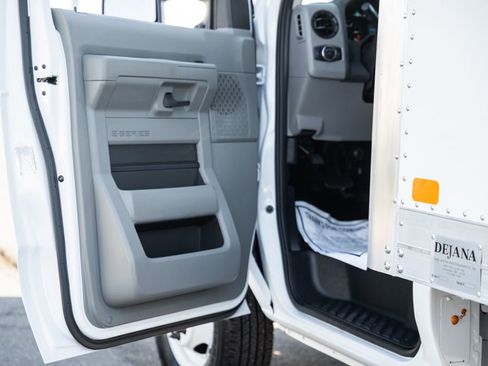 Certified 2023 Ford E-450 and Econoline 450 Super Duty w/ Power Windows & Locks Group RWD image 32