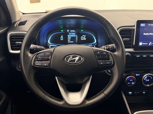 Used 2025 Hyundai Venue SEL FWD image 14