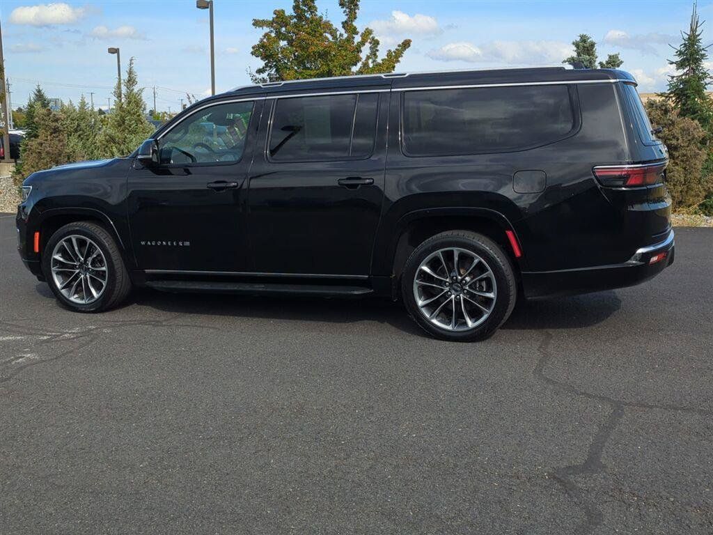 Used 2024 Jeep Wagoneer L Series II w/ Premium Group I AWD/4WD image 2