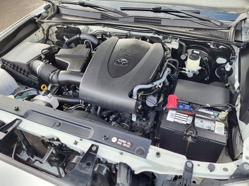 Used 2016 Toyota Tacoma SR5 w/ SR5 Appearance Package (DN) image 9