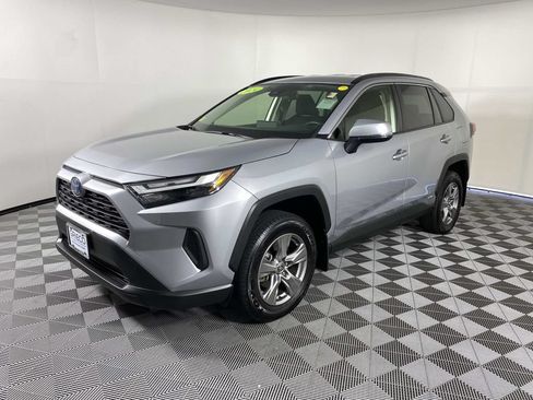Used 2024 Toyota RAV4 LE AWD/4WD image 4