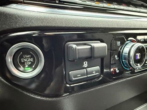 Used 2022 GMC Sierra 1500 SLT w/ SLT Premium Plus Package AWD/4WD image 36