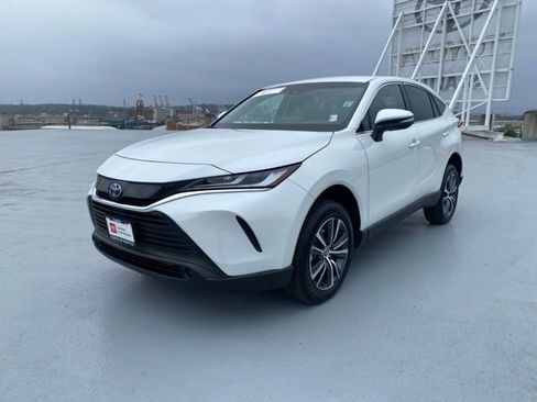 Certified 2023 Toyota Venza LE AWD/4WD image 7