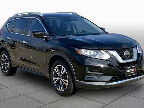 Used 2020 Nissan Rogue SV w/ Premium Package image 3
