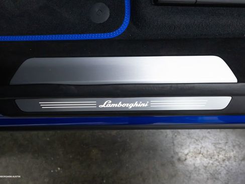 Used 2024 Lamborghini Urus Performante AWD/4WD image 24