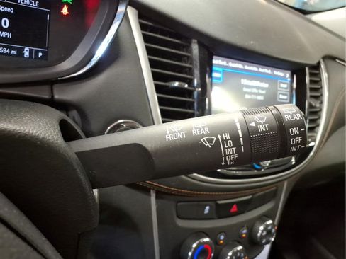 Certified 2018 Chevrolet Trax LT w/ LT Convenience Package FWD image 16
