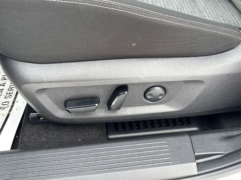 Used 2023 Nissan Rogue SV image 32