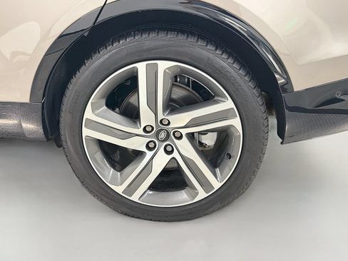 Used 2023 Land Rover Discovery HSE R-Dynamic AWD/4WD image 34