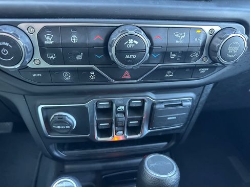 Used 2022 Jeep Gladiator Sport AWD/4WD image 29