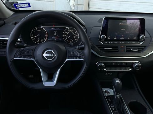 Used 2025 Nissan Altima 2.5 SV image 14