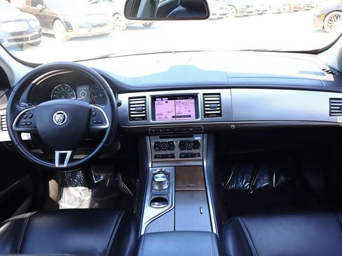 Used 2012 Jaguar XF image 13