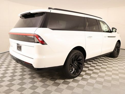New 2025 Lincoln Navigator L Reserve w/ Jet Appearance Package image 22