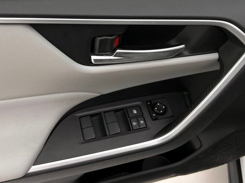 Used 2020 Toyota RAV4 XLE w/ XLE Grade Weather Package AWD/4WD image 22