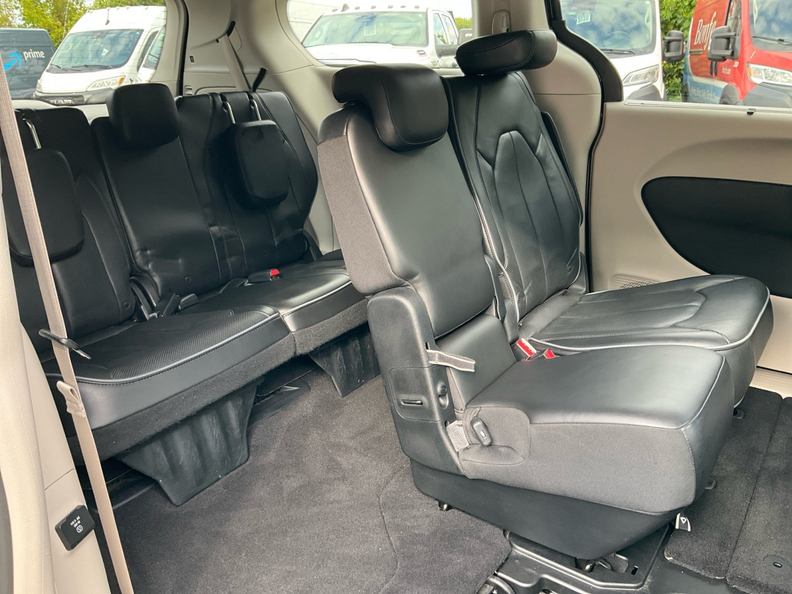 Used 2018 Chrysler Pacifica Limited w/ Advanced Safetytec Group FWD image 23