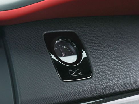 Used 2023 Rolls-Royce Cullinan Black Badge w/ Dark Exterior Package image 35