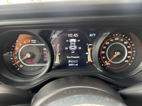 Used 2025 Jeep Wrangler Unlimited Sahara AWD/4WD image 41