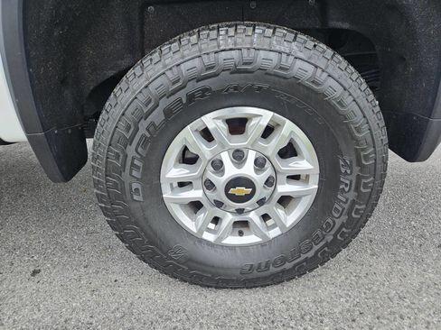 Used 2022 Chevrolet Silverado 2500 LT w/ Convenience Package image 11