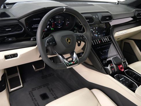 Used 2022 Lamborghini Urus AWD/4WD image 13
