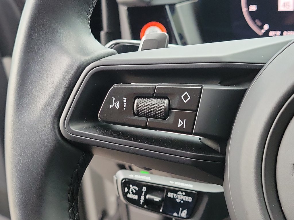 Certified 2026 Porsche Cayenne Coupe AWD/4WD image 35