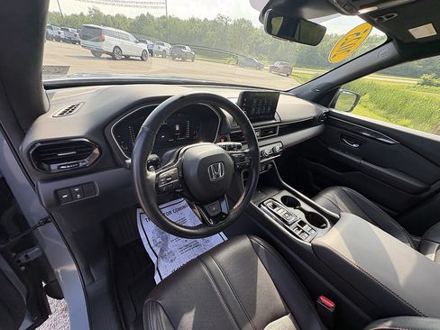 Used 2025 Honda Pilot Black Edition image 31