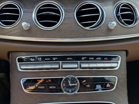 Used 2018 Mercedes-Benz E 300 4MATIC image 35