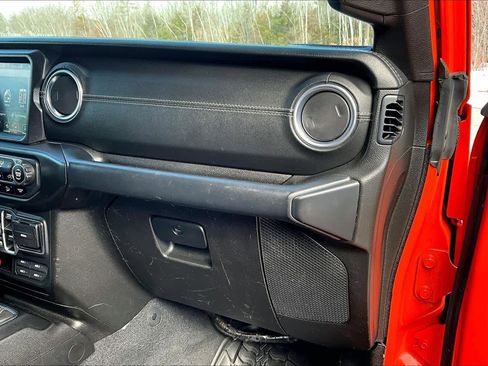 Used 2018 Jeep Wrangler Unlimited Sahara image 19