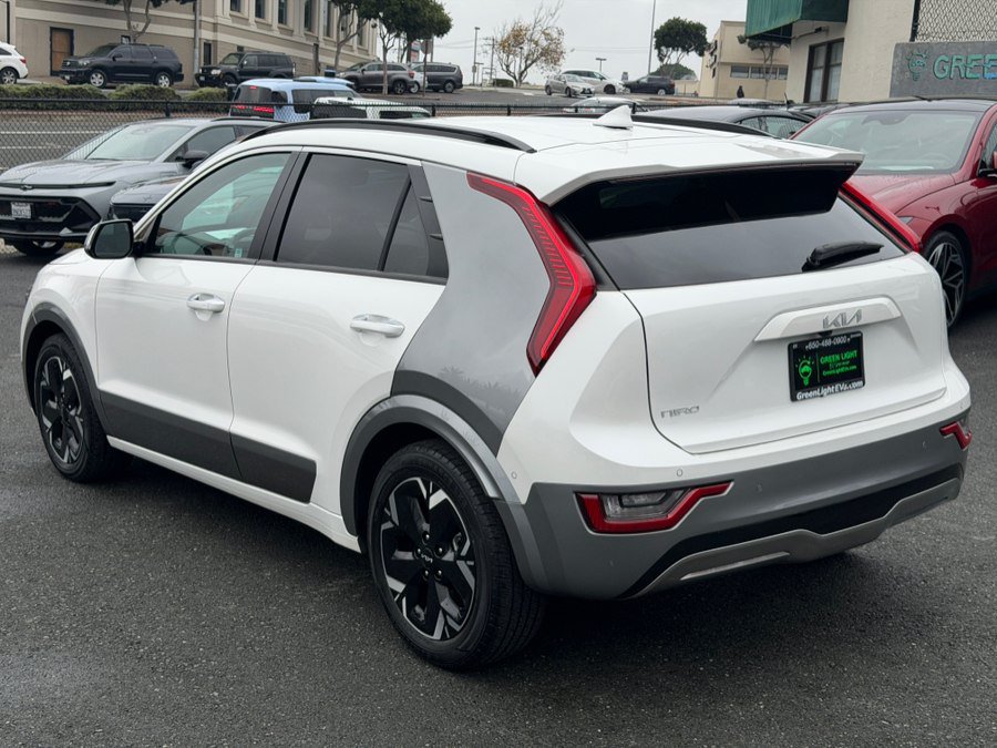 Used 2023 Kia Niro Wave w/ Wave Preserve Package FWD image 7