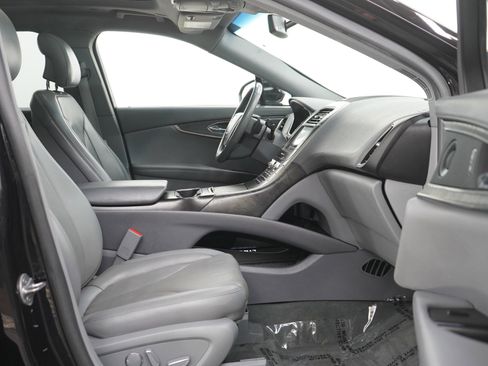 Used 2019 Lincoln Nautilus Reserve w/ Driver Assistance Package AWD/4WD image 11