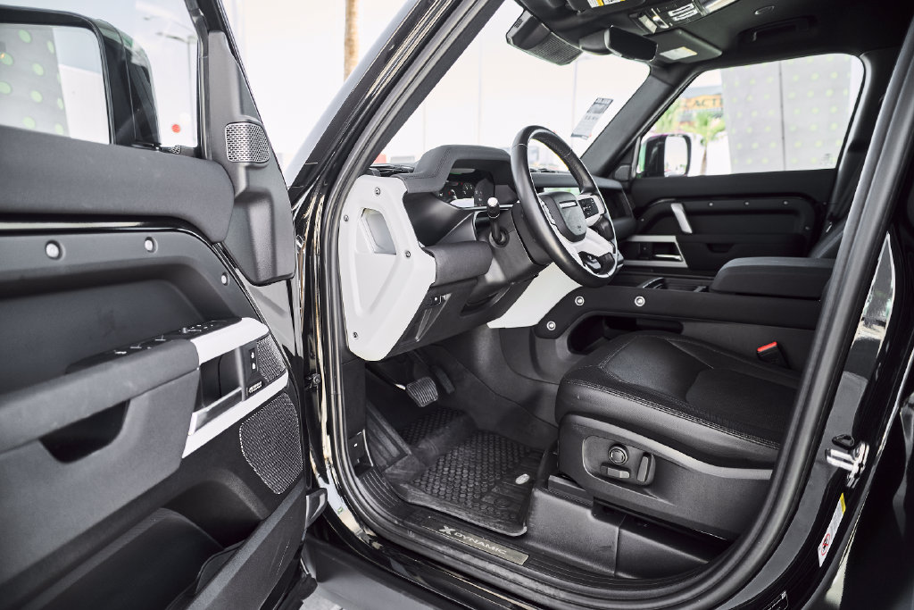 Used 2023 Land Rover Defender 110 V8 AWD/4WD image 18