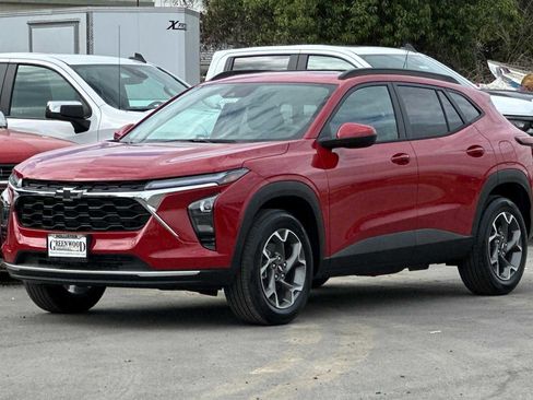 New 2026 Chevrolet Trax LT w/ Sunroof Package image 8
