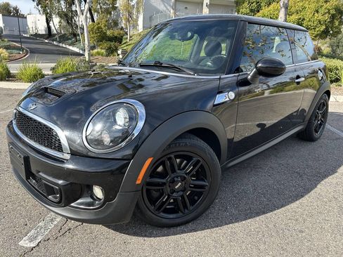 Used 2013 MINI Cooper S image 1