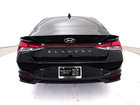 Used 2022 Hyundai Elantra SEL w/ Convenience Package FWD image 16