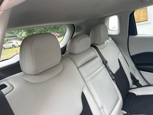 Used 2019 Jeep Compass Latitude w/ Cold Weather Group FWD image 19
