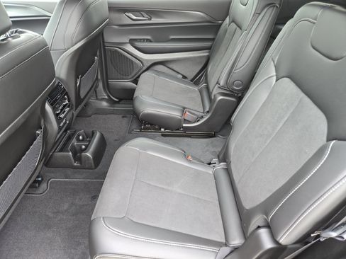 New 2025 Jeep Grand Cherokee L Altitude image 21