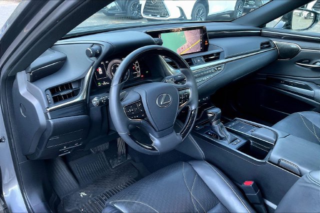 Used 2021 Lexus ES 300h w/ Accessory Package FWD image 2