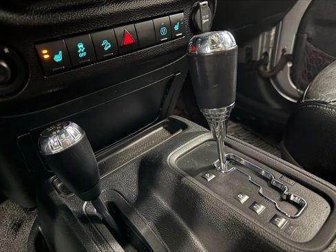 Used 2017 Jeep Wrangler Unlimited Sahara image 26