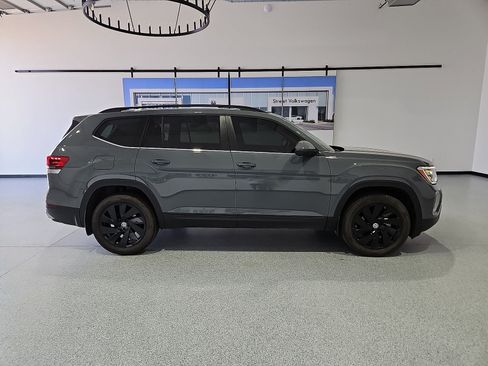 Used 2026 Volkswagen Atlas SE FWD image 9