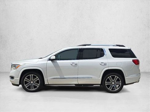Used 2017 GMC Acadia Denali w/ Technology Package FWD image 8