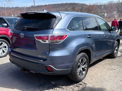 Used 2016 Toyota Highlander XLE image 2