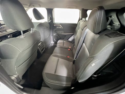 Used 2023 Mitsubishi Outlander ES image 22