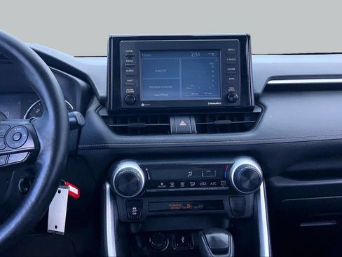 Used 2021 Toyota RAV4 LE FWD image 7
