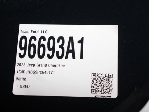 Used 2023 Jeep Grand Cherokee Limited AWD/4WD image 29