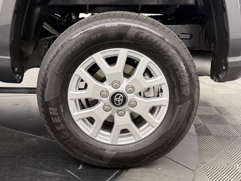 Certified 2025 Toyota Tacoma SR5 AWD/4WD image 16