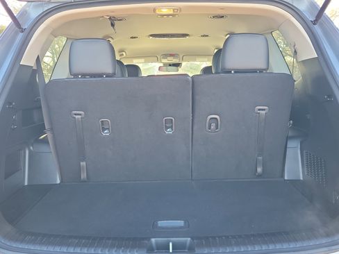 Used 2024 Kia Telluride S image 8