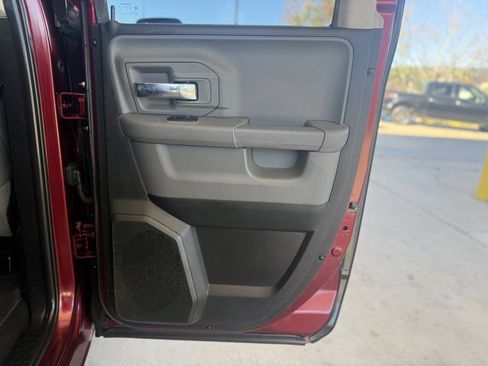 Used 2018 RAM 1500 Classic SLT image 18