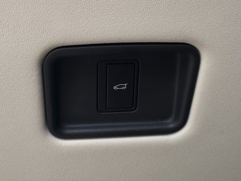 Used 2022 Land Rover Range Rover SE image 16