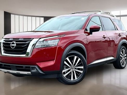 Used 2023 Nissan Pathfinder Platinum FWD image 1
